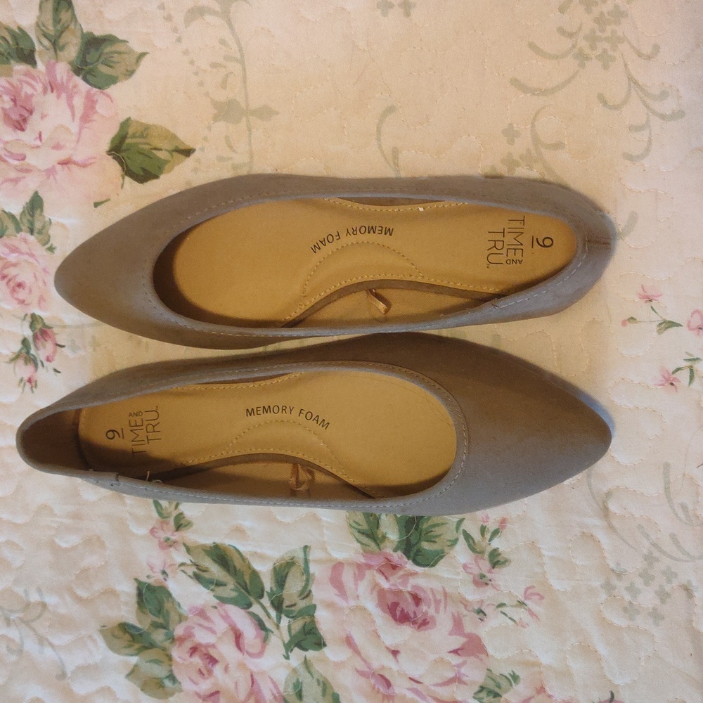 Time And Tru Pointed Toe Gray Flats 9